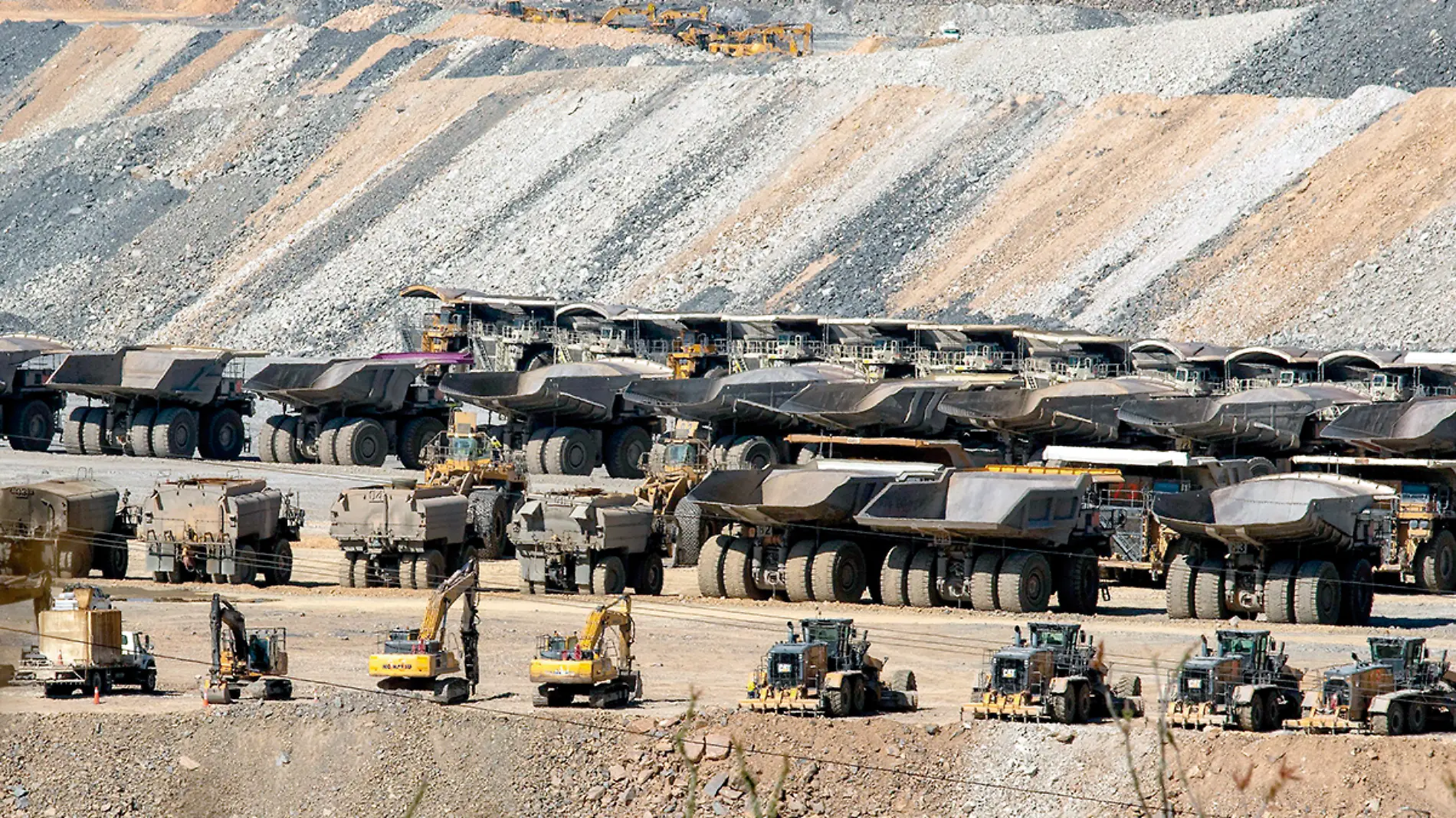 Camiones para transporte de minerales en Peñasquito